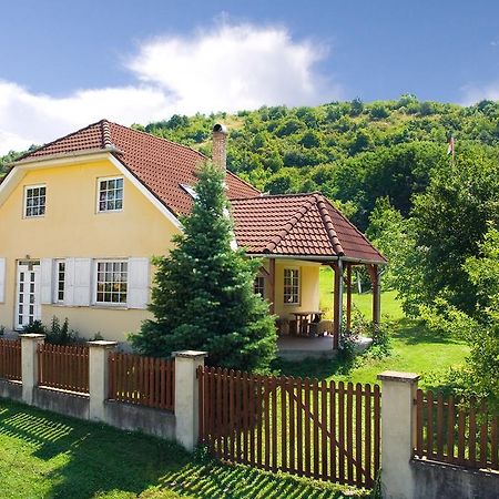 Bábakalács Villa Fony Exterior foto